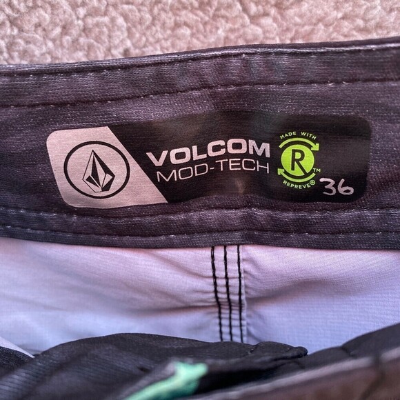 Volcom Mod Tech Black Blue Diagonal Striped Drawstring Board Shorts Sz 36 - Picture 8 of 10